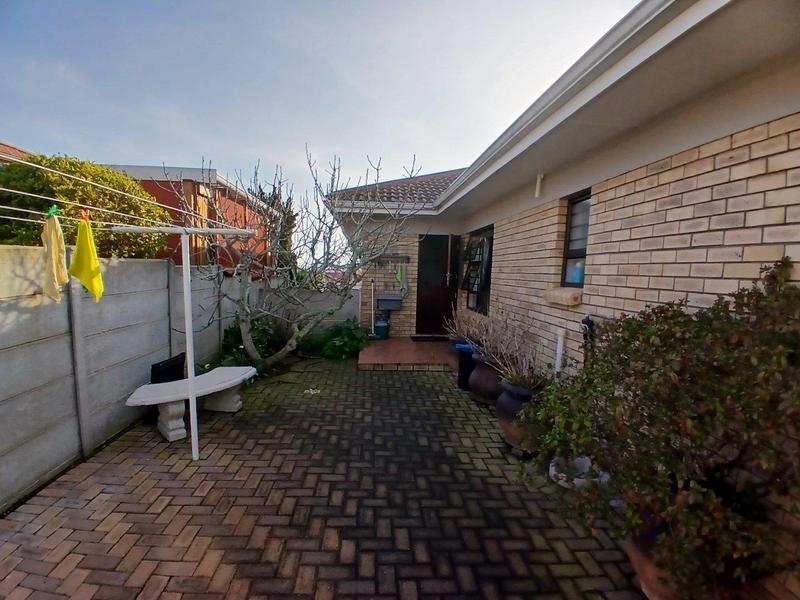 4 Bedroom Property for Sale in Fraaiuitsig Western Cape
